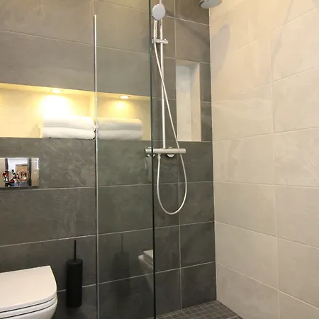 מלון - Old Town 4*