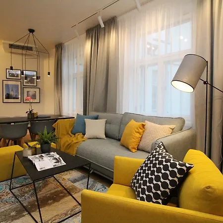 Aparthotel Old Town 4*